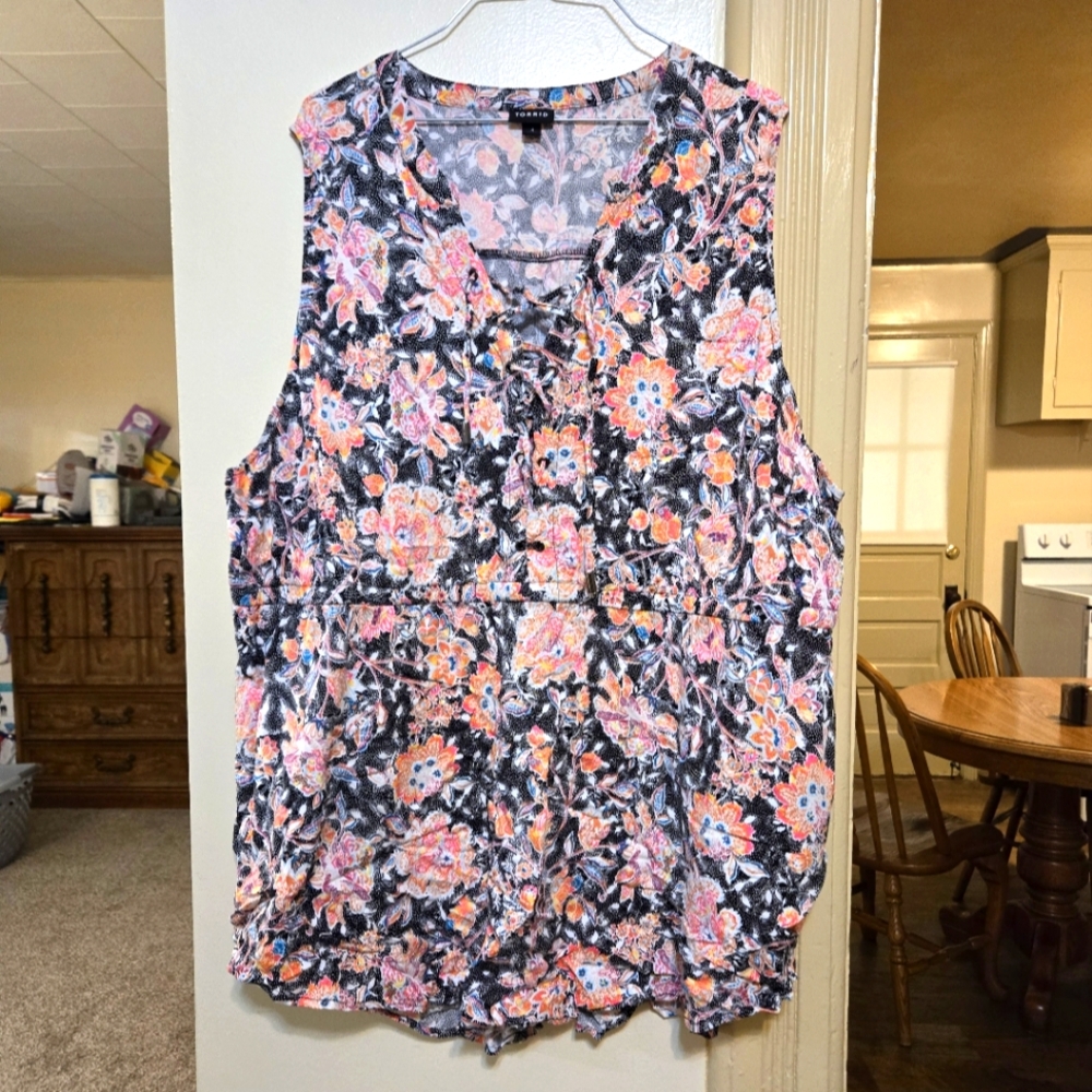 Torrid black & colorful vibrant floral print dress size 4X in great condition